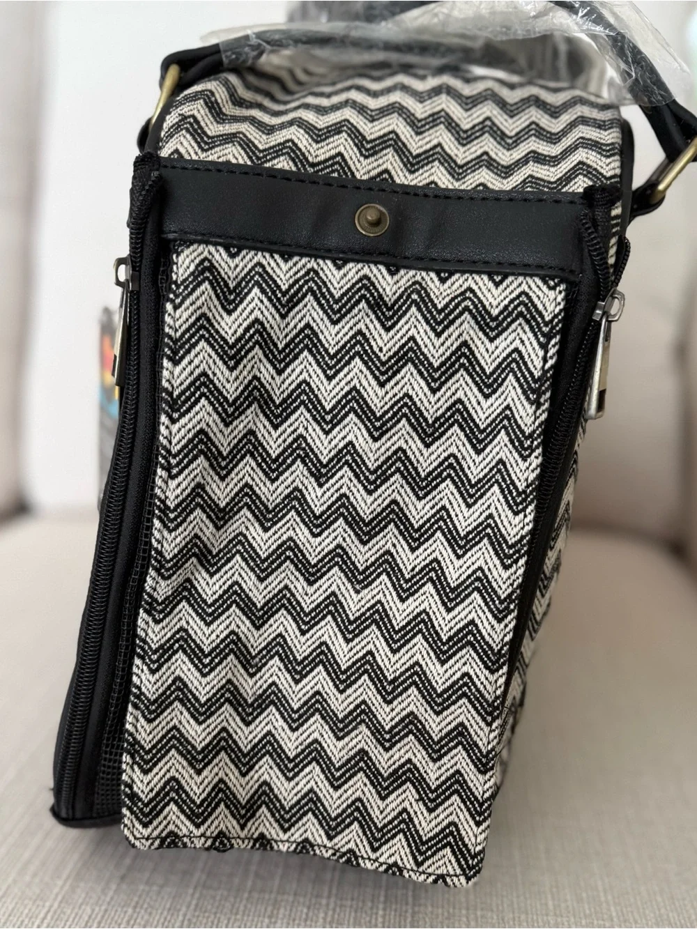 Cloe e Cluzo brand Black Chevron Dog Carrier Bag. NWT